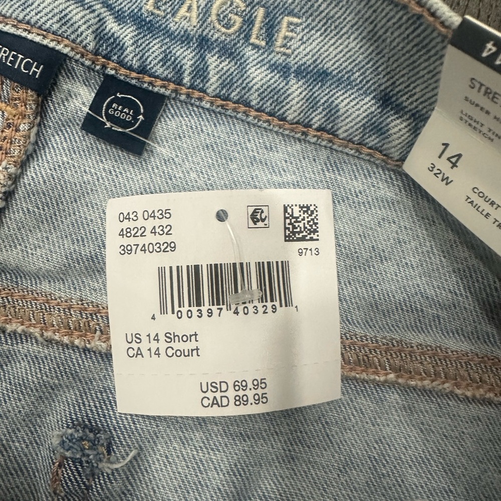 American Eagle Outfitters Light Blue High-Rise Jeans - Picture 5 of 5